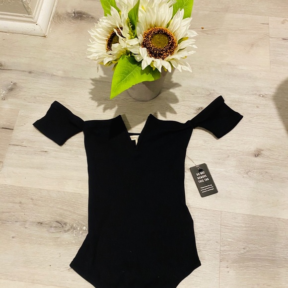 Express Off The Shoulder Bodysuit - Picture 1 of 2